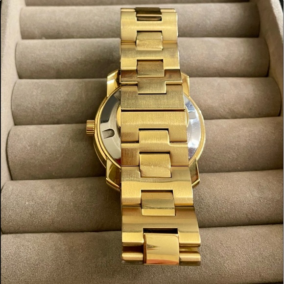 Movado BOLD with 42X42 MM Yellow Round Dial Stainless Steel Watch Band; 3600374 - Picture 3 of 3
